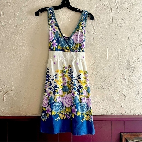 FLORAL V-Neck Sundress - Picture 1 of 5